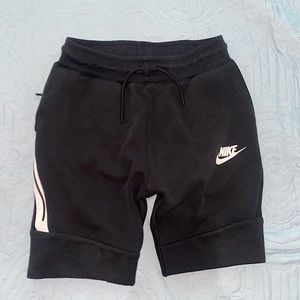 Nike Tech Fleece Shorts boys size medium